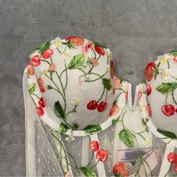 New! Victorias Secret bustier bra top cherries strawberries white 4282 - Picture 5 of 9